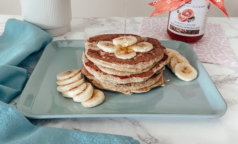 pancake integrale con miele e banane